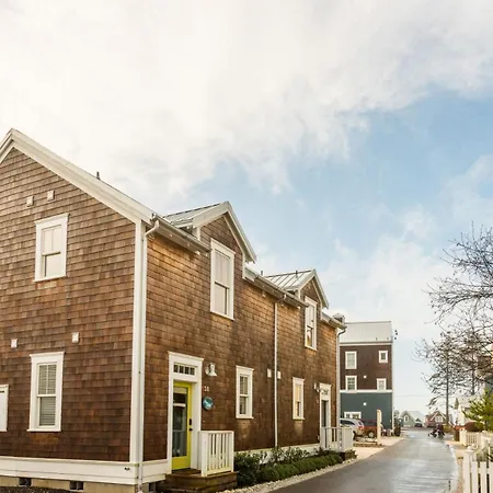 A Stones Throw By Seabrook Hospitality Villa